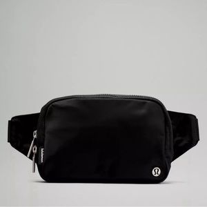 NEW WITH TAGS Lululemon Everywhere Belt Bag LARGE